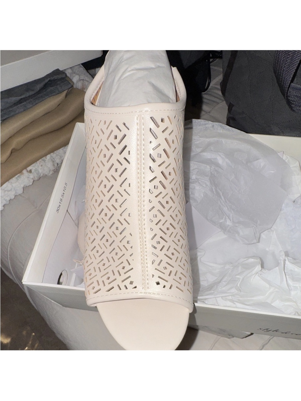 Women’s Open-Toe Laser-Cut Mule - Cream